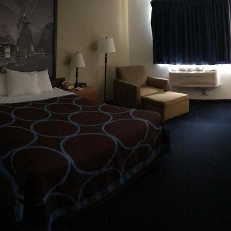 Super 8 By Wyndham Montgomery Maybrook Luaran gambar