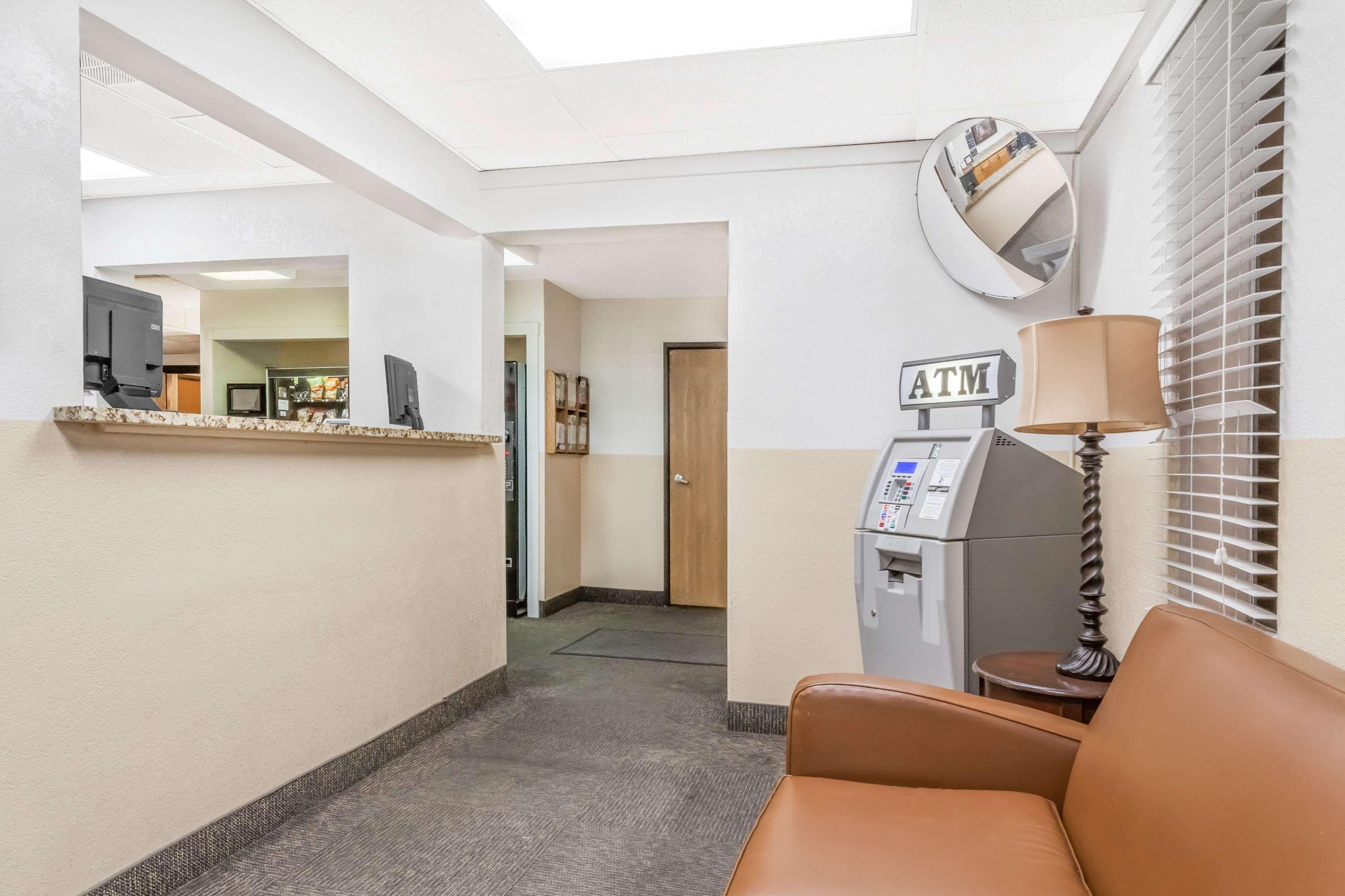 Super 8 By Wyndham Montgomery Maybrook Luaran gambar