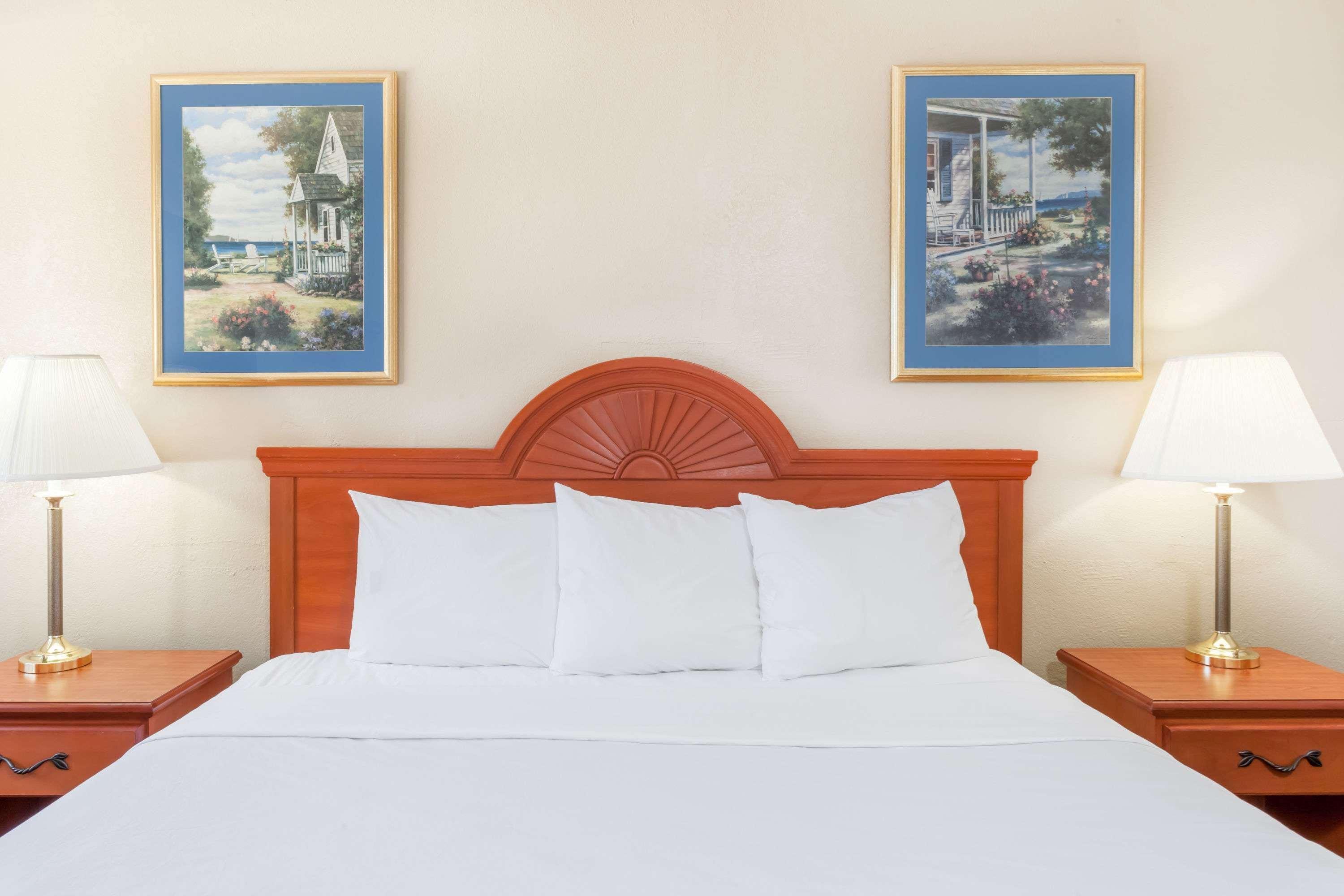 Super 8 By Wyndham Montgomery Maybrook Luaran gambar