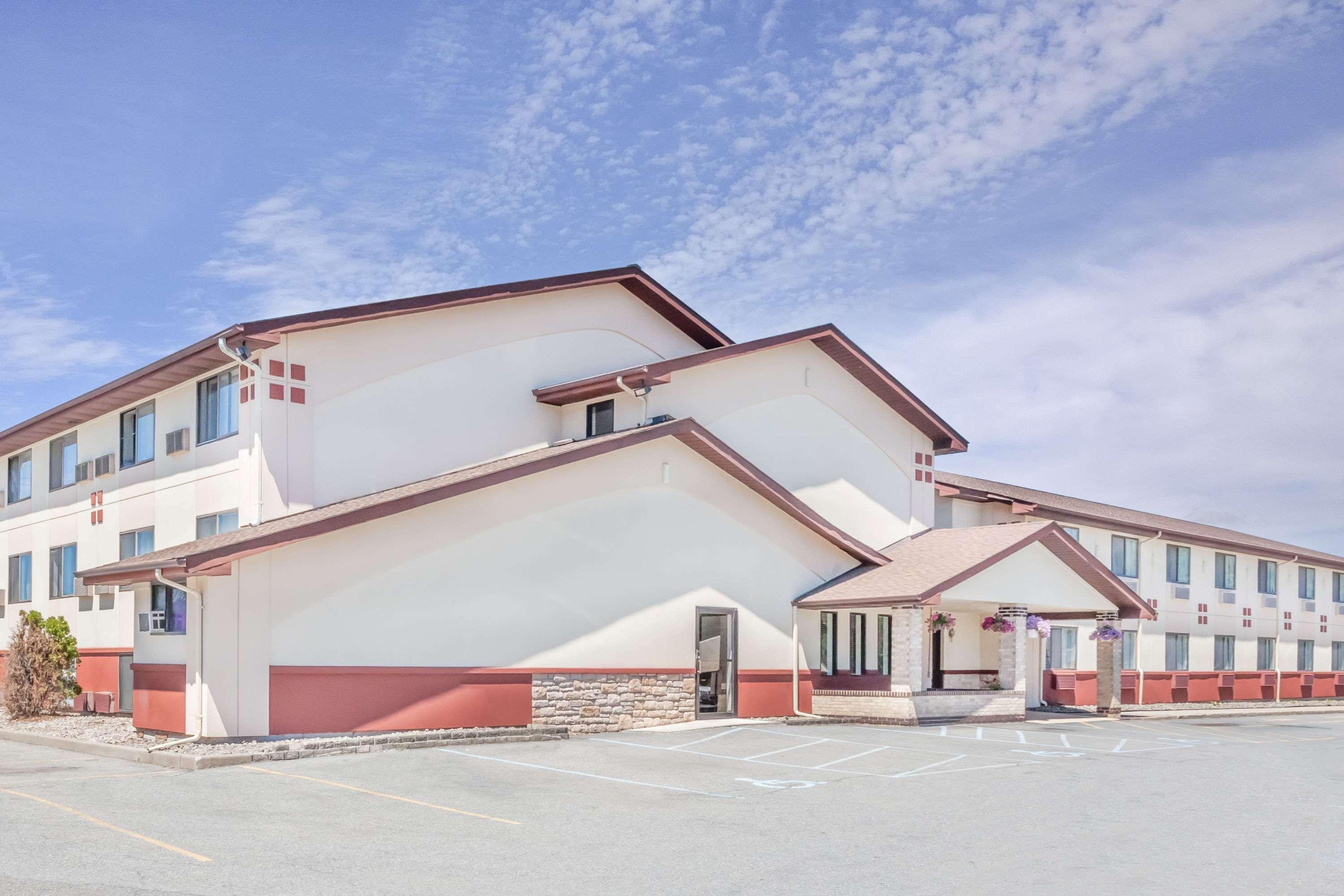 Super 8 By Wyndham Montgomery Maybrook Luaran gambar