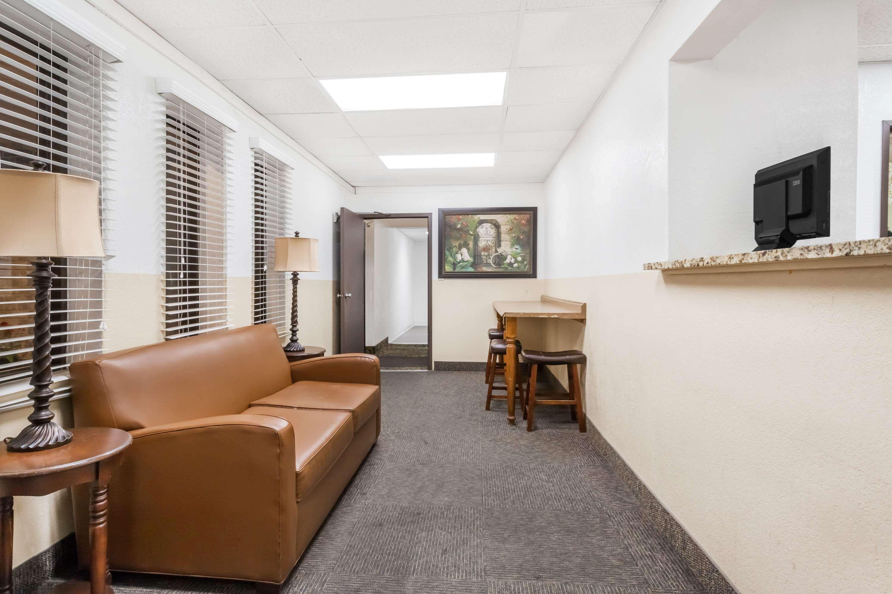 Super 8 By Wyndham Montgomery Maybrook Luaran gambar