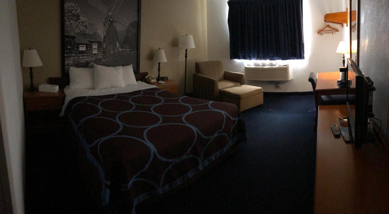 Super 8 By Wyndham Montgomery Maybrook Luaran gambar